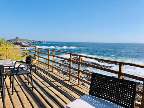 Sólida Casa En Venta En Primera Línea De Zapallar