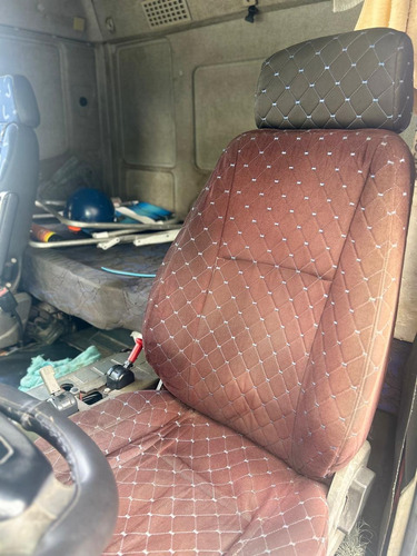Iveco Cursor 330, 4x2, Teto Alto Ano 2011