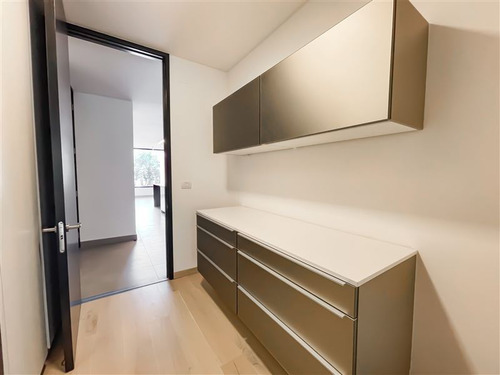 Departamento En Venta De 6 Dorm. En Lo Barnechea