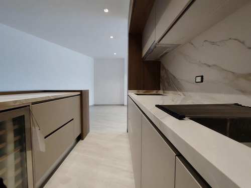 Extraordinario Y Distintivo Apartamento A La Venta En Las Mercedes.