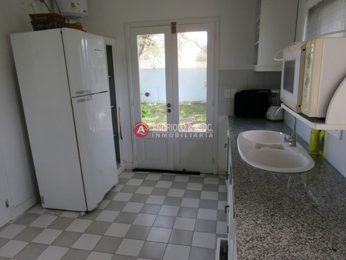 Hermosa Casa A La Venta ,amplia,comoda,cerca De Todo.- Ref: 6742