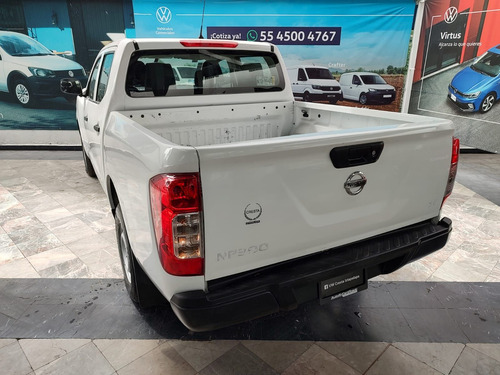 Nissan NP300 2.4 Doble Cabina Se Aa Pack Seg Mt