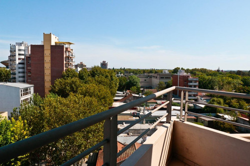Departamento En Venta - 2 Dormitorios 2 Baños - Cochera - 82mts2 - Monte Grande, Echeverría