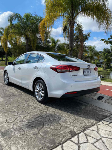 Imagen 6 de 14 de Kia Forte 2.0 Ex Mt 2018