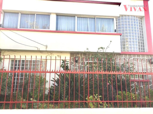 Casa En Venta De 5 Dorm. En Ñuñoa