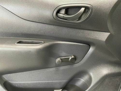 Imagen 11 de 12 de Nissan Np300 2020 2.5 Chasis Cabina Dh Aa Pack Seg Mt