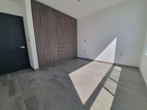 Estrena Casa En El Refugio, 3 Niveles, Roof Garden, De Lujo !!