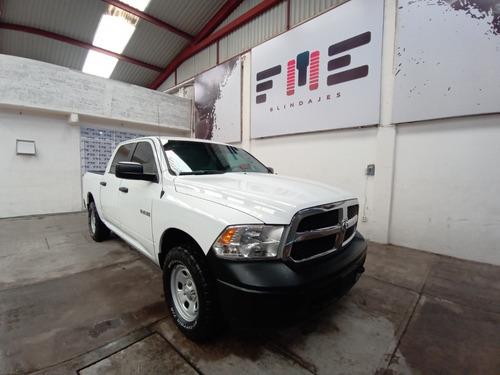 Imagen 2 de 10 de Ram 3.7 Slt 1500 Trabajo 3.6 4x4 At Blindada