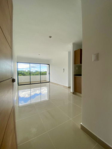 Apartamento En Venta En La Jacobo Majluta De 3 Habitaciones