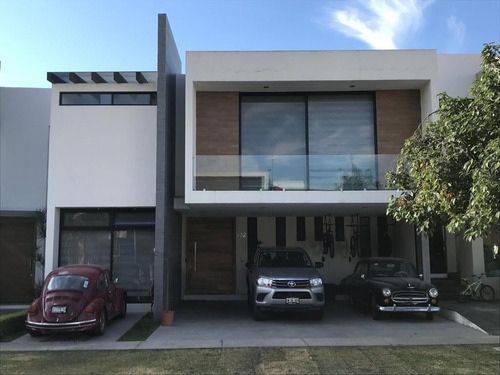 Imagen 2 de 30 de Casa En Residencial Parque Virreyes, Espacios Amplios E Iluminados, Cocina Incluye Refrigerador Horno Y Horno De Microondas Marca Frigidaire Tiene Jacuzzy Grande Exactamente Lo Que Buscas.