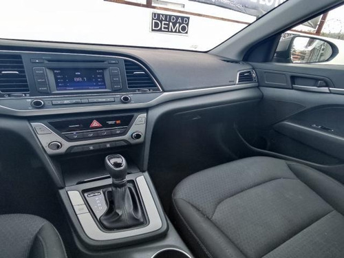 Imagen 5 de 10 de Hyundai Elantra Sedan 4p Gls L4/2.0 Aut