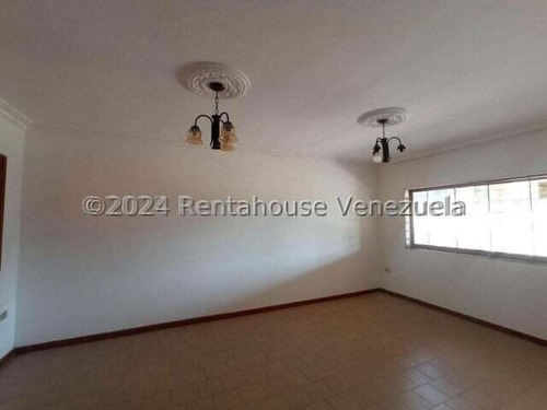 Amplia, Estilo Dúplex, 2.500 Mtrs De Terreno, Además, Cuenta Con Un Chalet De 170 Mtrs,, Canchas De Tenis Y De Usos Múltiples, Pinatero, Caney Y Parrillera. Todo Esto Dentro De Conjunto Privado