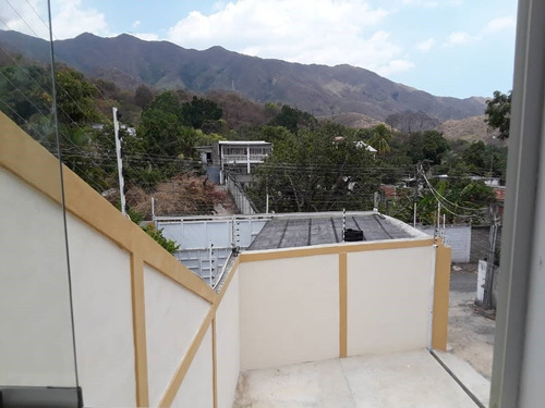 Imagen 6 de 10 de Se Ofrece A La Venta Town-house Amplio En Obra Blanca Ubicado En Sector El Piñal, Él Limón.
