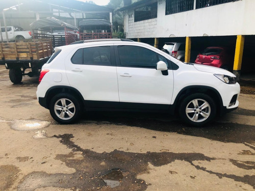 Chevrolet Tracker 1.8 Ls Cojineria Cuero Pantallas Cam Rever
