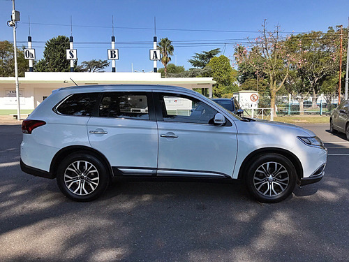 Imagen 7 de 15 de Mitsubishi Outlander 2.4 Gls 4wd 7a At 2016