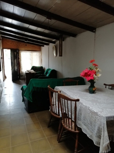 Imagen 5 de 12 de Casa Frente A La Pdi, A Pasos Del Centro De Santa Cruz