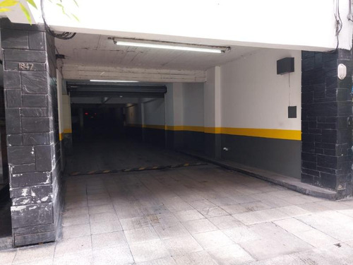 Cochera En Plaza Colon