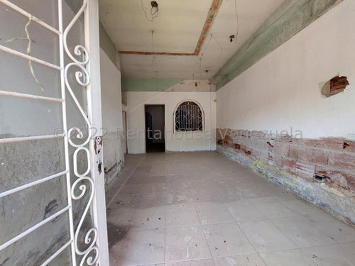 Comercio De Fácil Acceso A Vías Principales, Ubicado En Zona De Alto Potencial Comercial. Calle Junin. Maracay Rah 23-7446