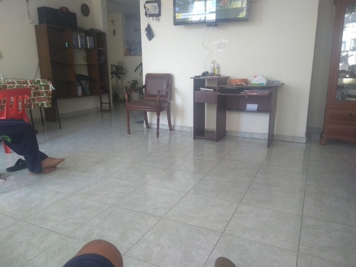 Imagen 9 de 21 de Vendo Casa De 3 Pisos Muy Serca A La Via Principal .