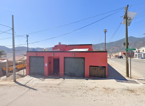 Sk01- Casa En Remate Bancario En Blvd. Kumiai, Colinas Del Magiasterio, Ensenada, Bc. (65% Debajo De Su Valor Comercial)