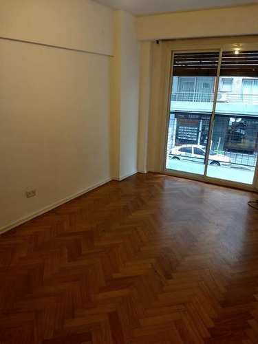 Imagen 3 de 12 de Departamento En Recoleta Con Balcon Corrido A Metros Del Subte D