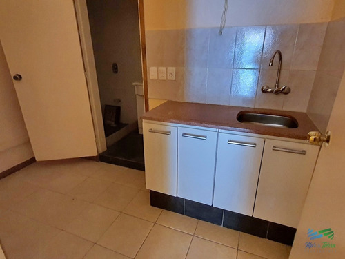 Imagen 7 de 12 de Alquilo Local A La Calle Con 2 Habitaciones, Cocina Y Baño En Peninsula, Punta Del Este - Punta Del Este Peninsula