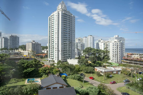 Apartamento En Venta En Torre Esmeralda De 3 Dormitorios , En Punta Del Este