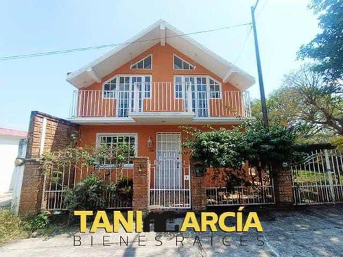 Vendo Casa Con Amplio Jardín En Villa Verde