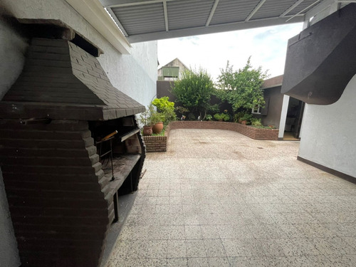 Divina!! Casa 4 Ambientes Con Local Al Frente En Inmejorable Zona