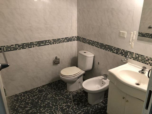 Imagen 19 de 30 de Excelente Oficina De 140m , 2 Despachos Y Planta Libre, 2 Baños, Equipos De A.a. E Iluminación.