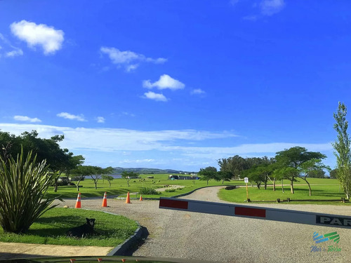 Venta De Terreno Con Gran Superficie En Laguna De Los Cisnes Sobre Ruta Interbalnearia
