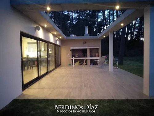 Casa - Golf Casa De Estilo Moderno- Ref: 818