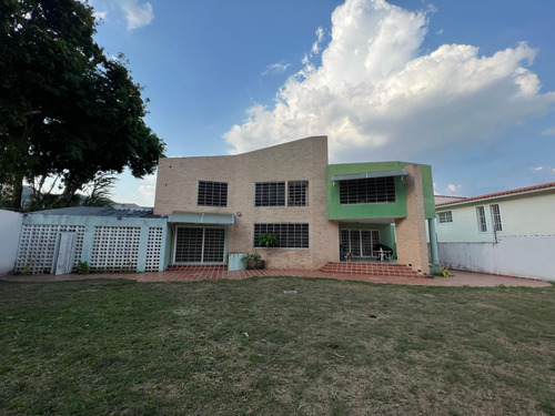 Casa En Venta En El Parral 500mts2 Imponente. Hg