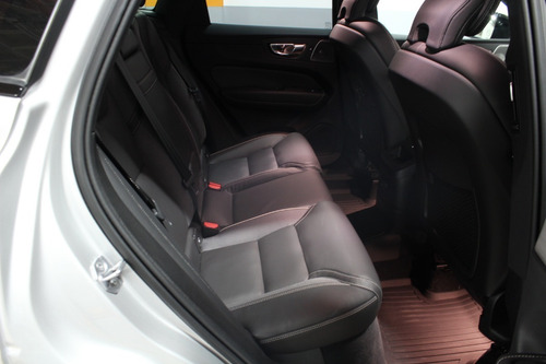 Imagen 11 de 15 de Volvo Xc60 R-desgin Plug In Hybrid T8 2021 (hibrido)
