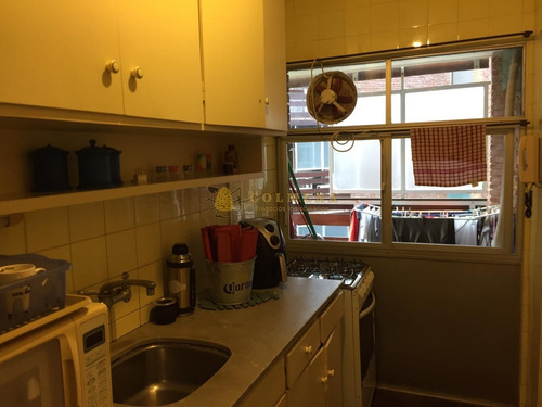 Apartamento A Metros De La Playa Mansa De 2 Dormitorios 2 Baños, Balcon Y Garaje. Se Permuta Por Casa En La Mansa. Consulte!!!!!! - Ref: 1997