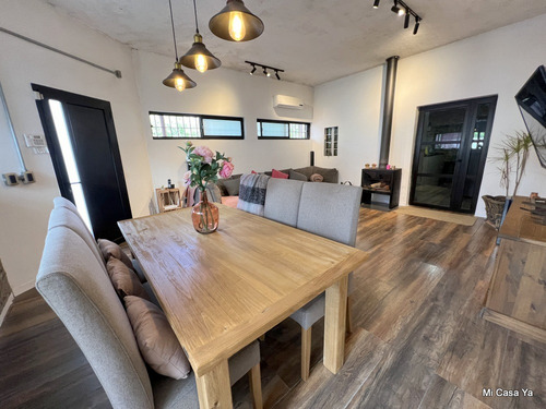Venta O Permuta De Gran Casa Padrón Único Más Taller, Galpón O Depósito, Lezica, Como Nueva, 3 Dormitorios, Piscina, Barbacoa, Cochera, Gran Potencial!! Imperdible!!