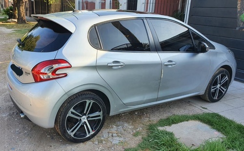 Peugeot 208 2016