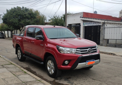 Imagen 1 de 11 de Toyota Hilux 2.8 Cd Srv 177cv 4x4 2016