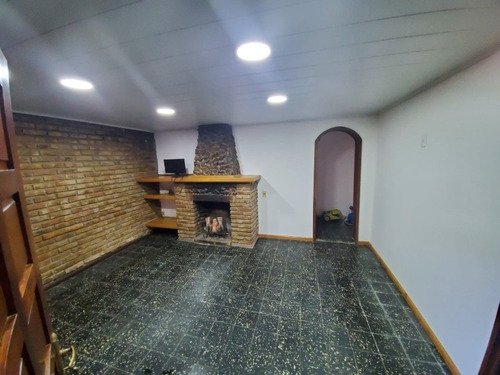Apartamento Tipo Casa Con Fondo