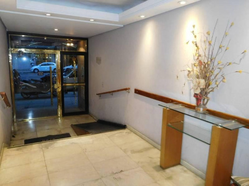 Balvanera Avda Belgrano Y Jujuy, 2 Ambientes Con 2 Patios, Ideal Inversion, Excelente Ubicacion