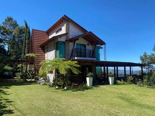 Vendo Villa En Jarabacoa Proyecto Cerrado Vista Al Pueblo Y A La Montaña Buena Zona Segura Y Tranquila .