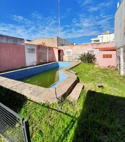 Venta Casa De 2 Dormitorios Apto Crédito En Barrio Sarmiento