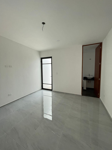 Casa En Venta En Dzityá Mérida, De Dos Plantas Con 4 Habitaciones Y Alberca