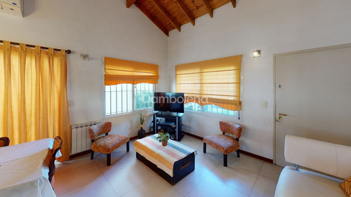 Casa Chalet En Venta O Permuta Ubicado En Francisco Álvarez, Moreno, G.b.a. Zona Oeste