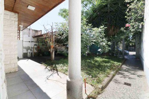 Oportunidad: Casa Con Dos Ph Y Gran Jardín