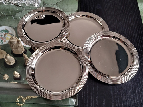 Platos De Pan O Bajo Botellas, Metal Blanco Bañados En Plata (Usado)