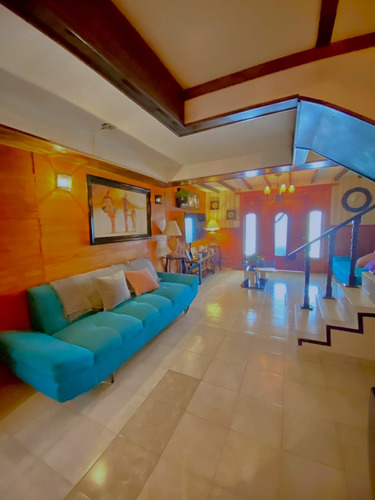 Casa Con Acabados De Madera En Venta En La Mejor Zona De Ecatepec