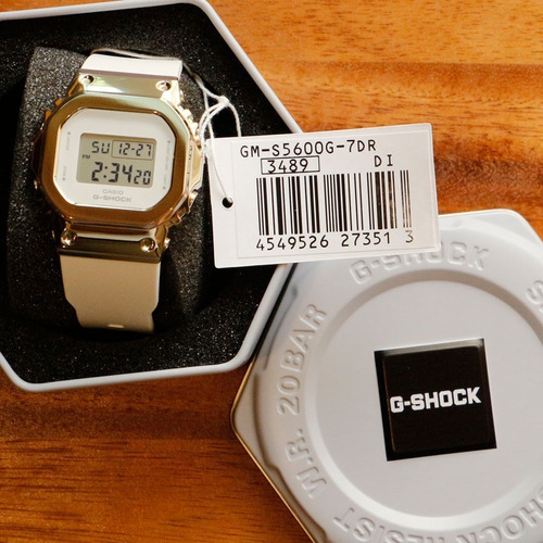 Reloj Casio Dama Gm-s5600g-7d G-shock Antigolpe Sumergible Color De La Malla Blanco Color Del Bisel Dorado Color Del Fondo Blanco