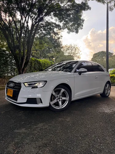 Audi A3 1.2 Attraction Sline