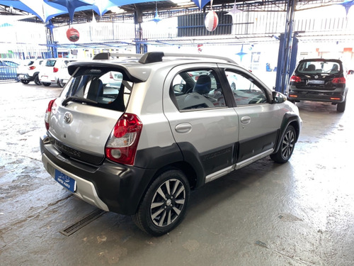 Toyota Etios Cross 1.5 Prata 2014